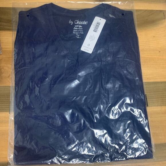 Chico's T-Shirt Women's Size 0/US Size Small V-Neck  Navy Blue 570097423 NWT - Picture 3 of 4